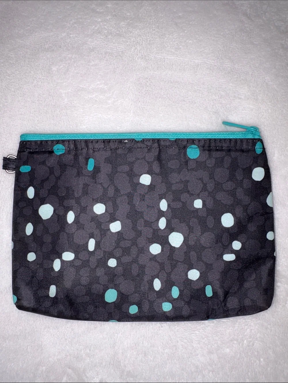 Thirty-One Thermal Zipper Pouch features the 
